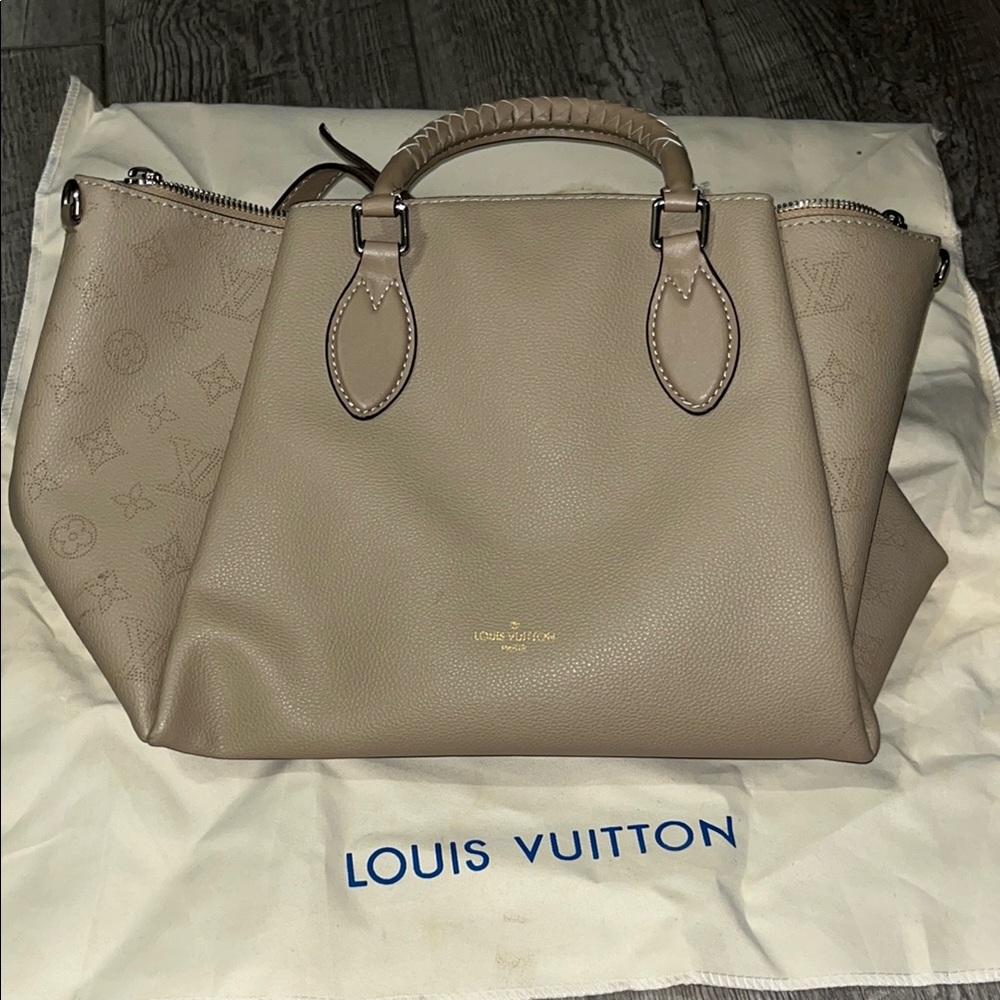 Louis Vuitton Tan Tote Bag with Structured Design